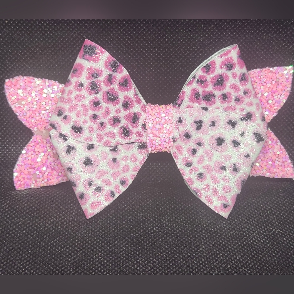Eye-Catching Pink Hair Bow Accessory
